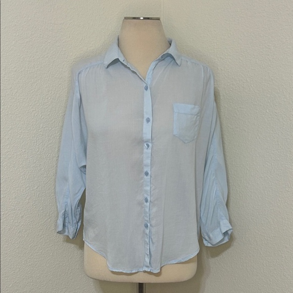 American Eagle Outfitters Light Blue Button-Up Shirt 3/4 sleeve XS like 2 or 4